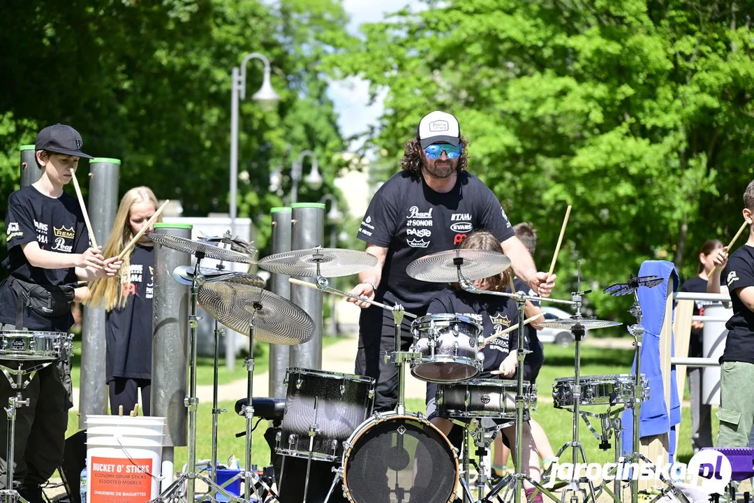 Koncert Parkowe Rytmy i Uderzenia w Jarocinie w wykonaniu uczniów Państwowej Szkoły Muzycznej I-go Stopnia w Jarocinie