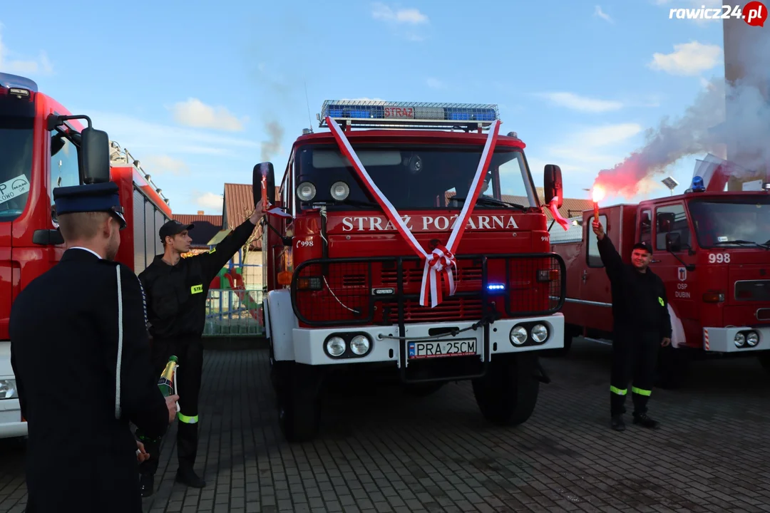 Powitanie auta strażackiego w Dubinie