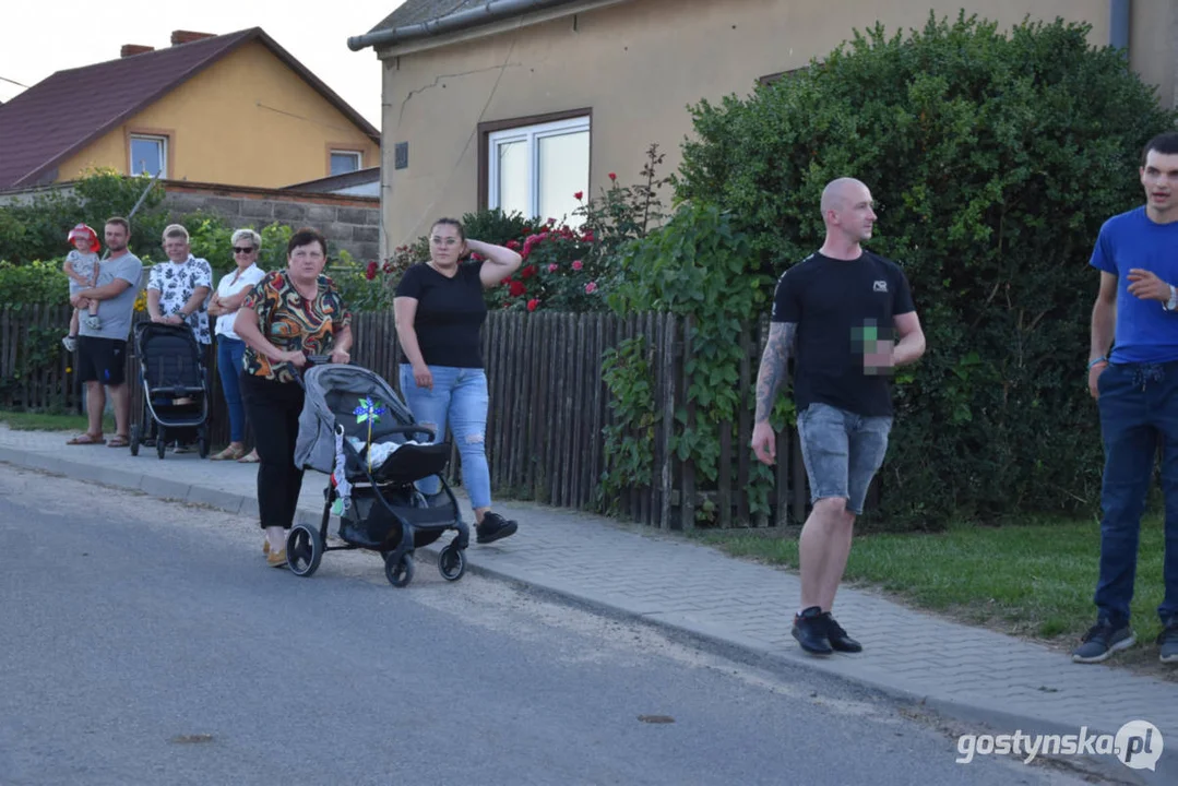 Dożynki 2024 w Skokowie rozpoczął korowód pojazdów rolniczych