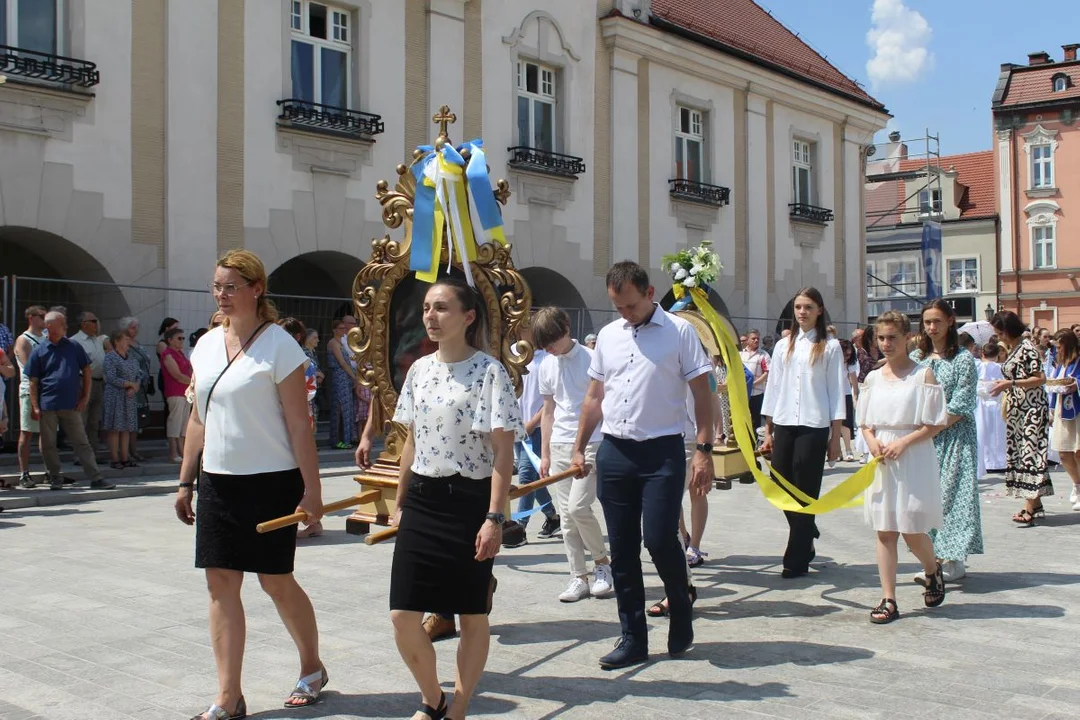 Boże Ciało w Jarocinie. Procesja z parafii św. Marcina do Chrystusa Króla