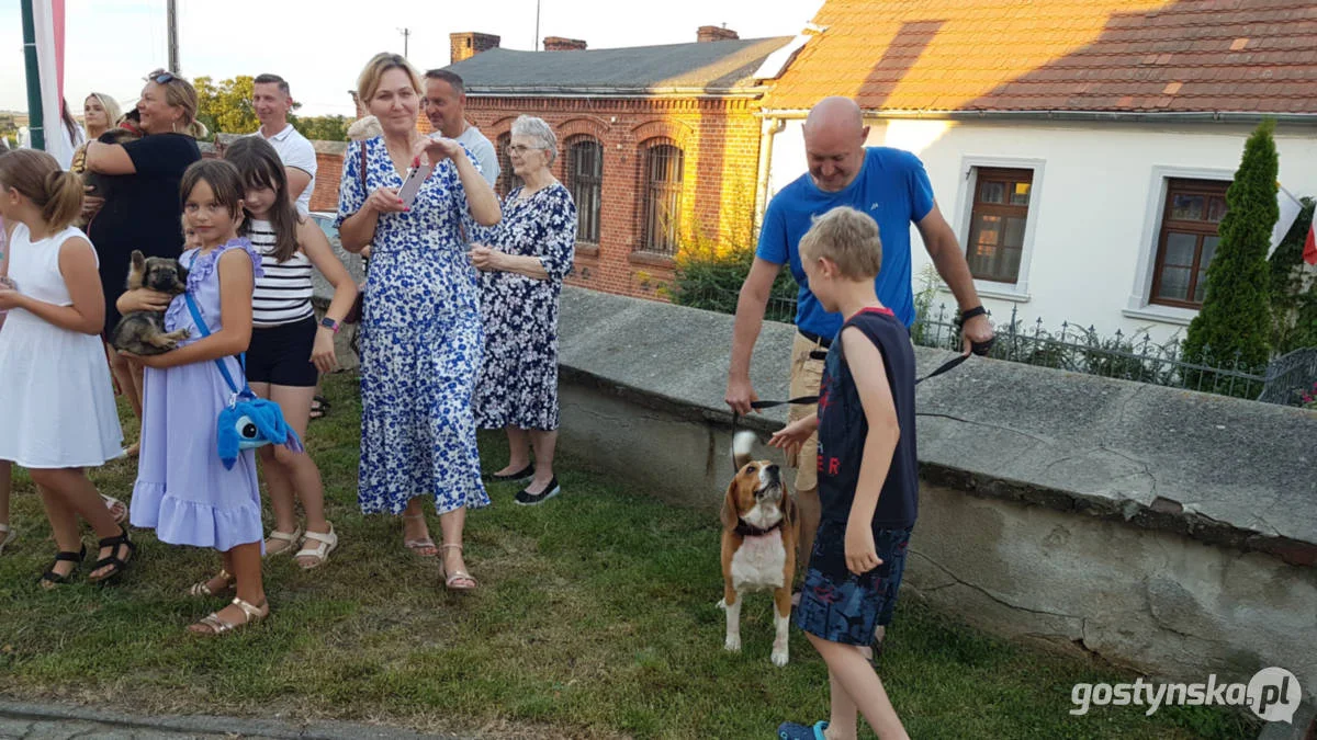 Błogosławieństwo zwierząt domowych w kościele w Starym Gostyniu