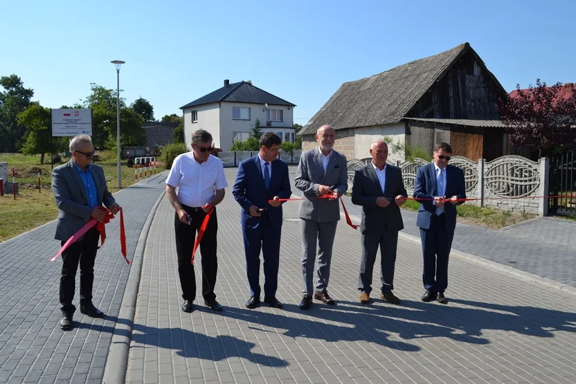 Otworzyli przebudowaną drogę na ul. Wodnej w Gizałkach [ZDJĘCIA] - Zdjęcie główne