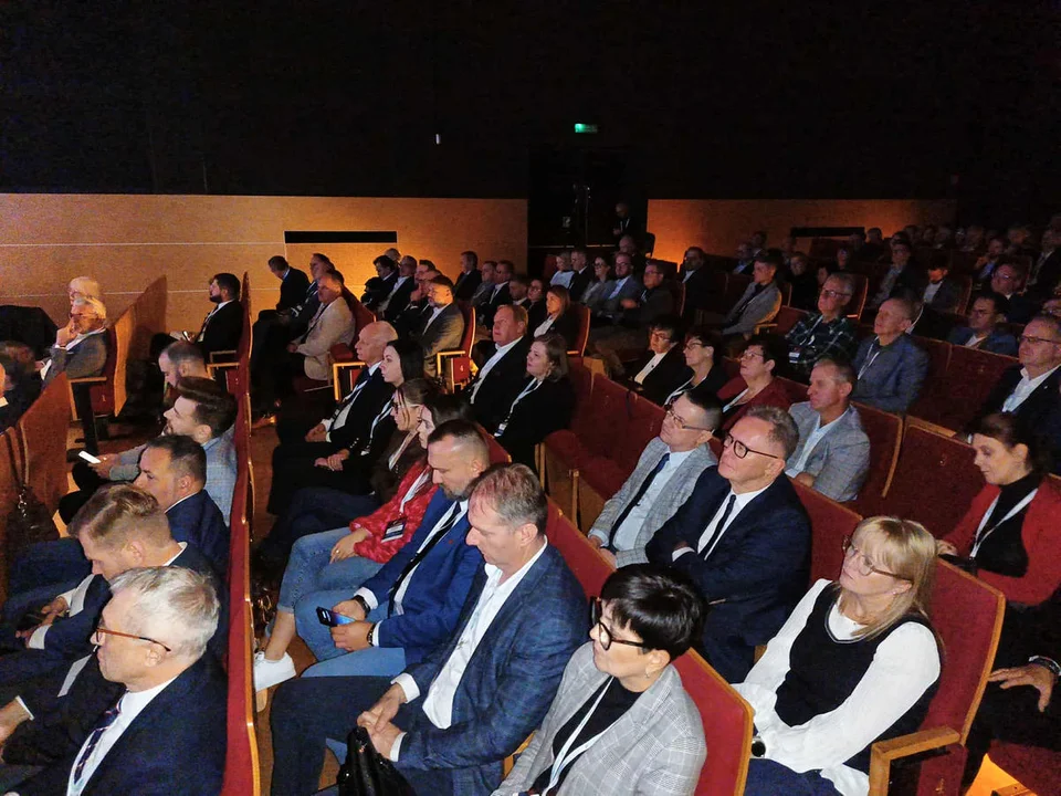 Regionalne Forum Gospodarcze w Jarocinie. Dyskutowali o rozwoju przedsiębiorczości w Południowej Wielkopolsce - Zdjęcie główne
