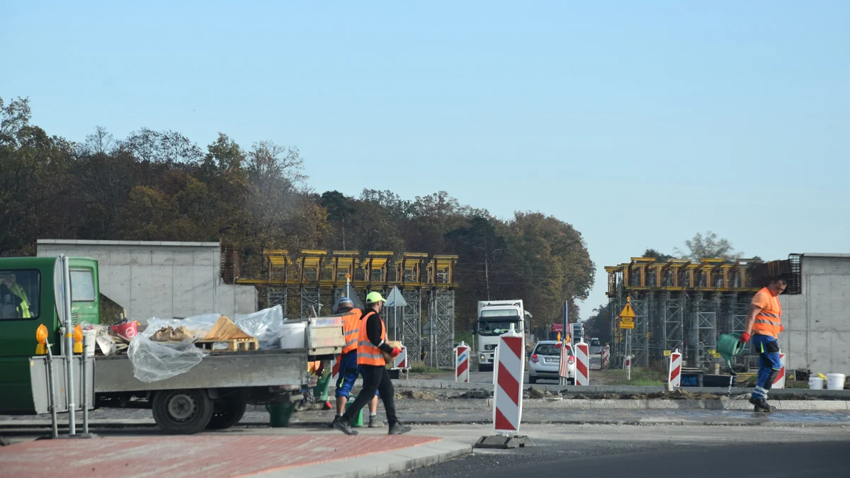 Uwaga kierowcy! Kolejna droga będzie zamknięta przez kilka miesięcy. Budują wiadukt - Zdjęcie główne