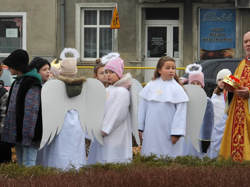 Orszak Trzech Króli i koncert kolęd w kościele w Piaskach Wlkp.