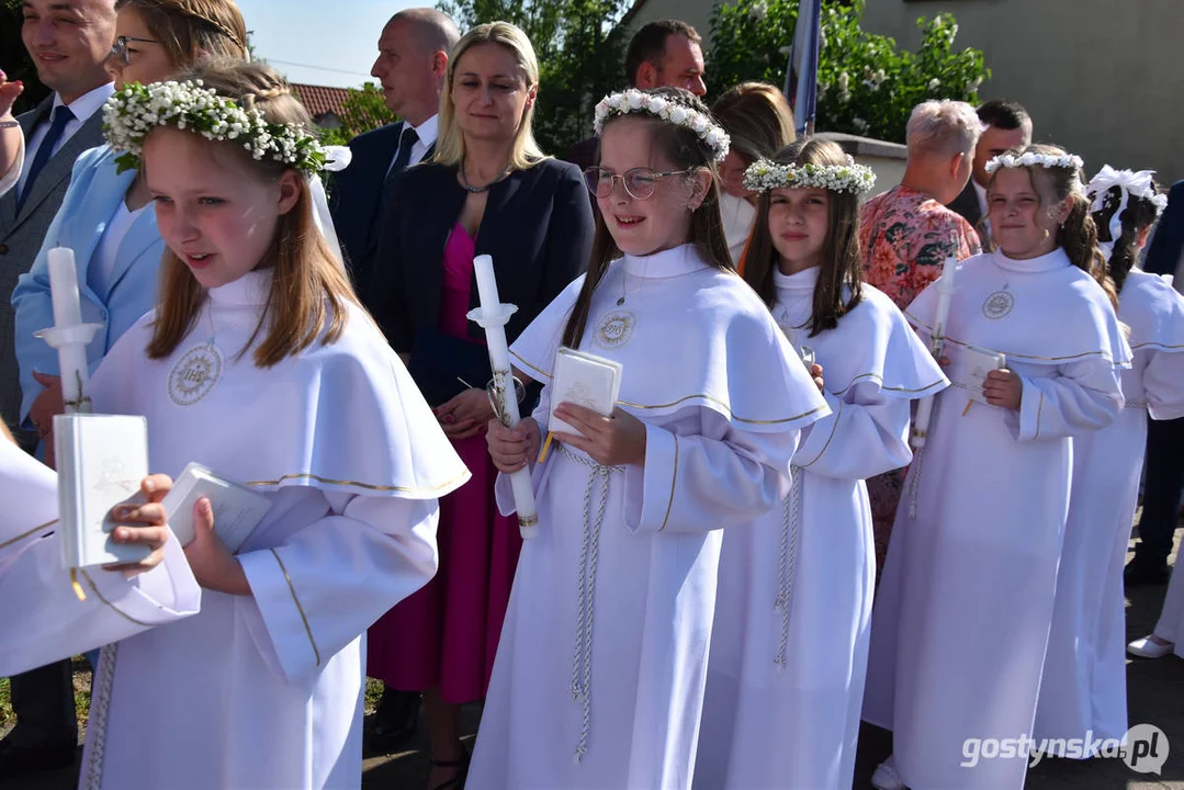 Sakrament I Komunii Świętej w parafii w Pogorzeli