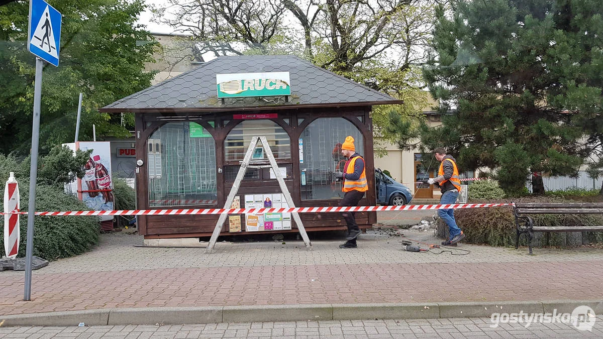 Zlikwidowano kiosk Ruchu przy poczcie w Gostyniu. Podobno ostatni w tym mieście