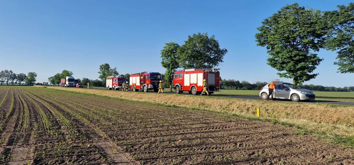 Kraksa na DW 434, na granicy powiatów rawickiego i gostyńskiego