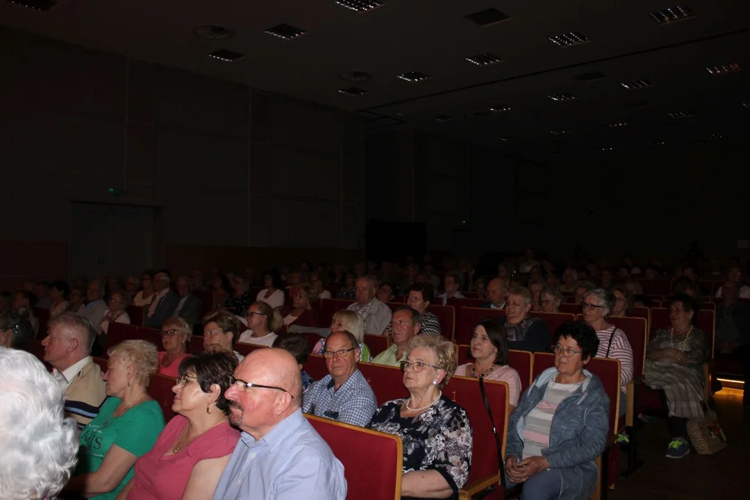 Do tej pory gośćmi seniorów byli satyryk Jacek Fedorowicz i aktorka Laura Łącz