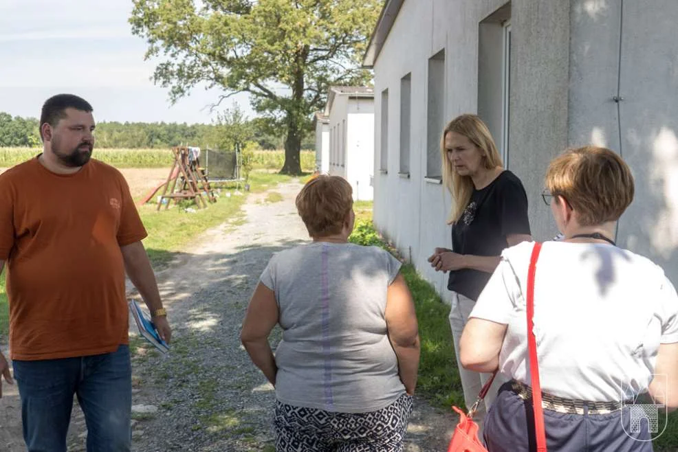 Burmistrz Jarocina odwiedziła mieszkania socjalne w Wilczyńcu i na Parowozowni