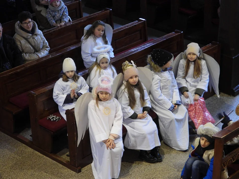 Orszak Trzech Króli i koncert kolęd w kościele w Piaskach Wlkp.