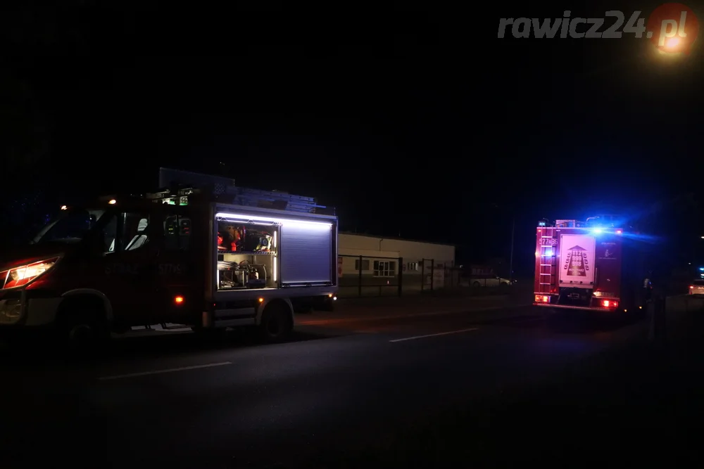 Pożar odpadów na terenie jednej z rawickich firm