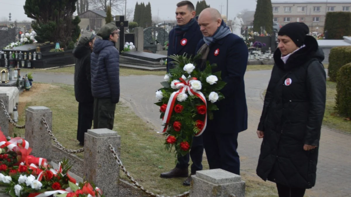 Gołoledź zakłóciła obchody 107. rocznicy powstania wielkopolskiego. Organizatorzy zrezygnowali z tradycyjnego przemarszu - Zdjęcie główne