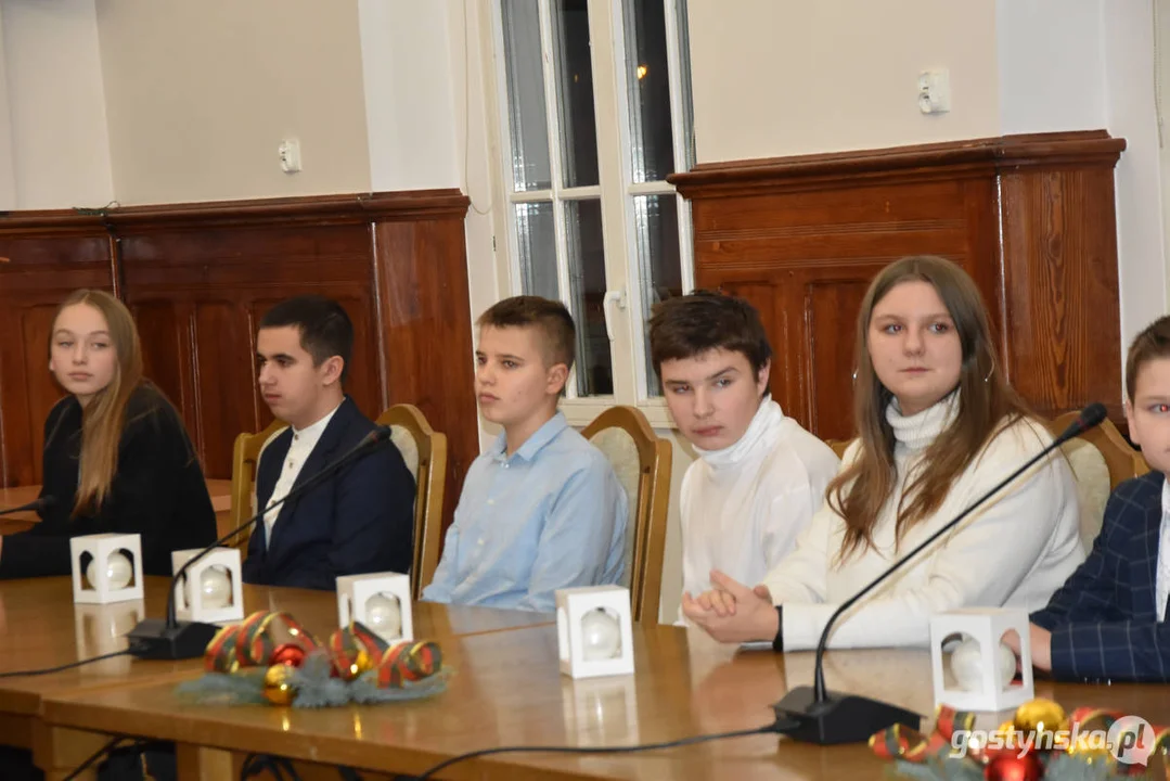 Młodzieżowa rada Miejska w Gostyniu - zaprzysiężenie radnych