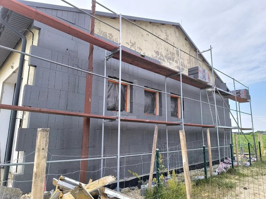 Trwa modernizacja świetlicy wiejskiej w Kolonii Ostrowskiej