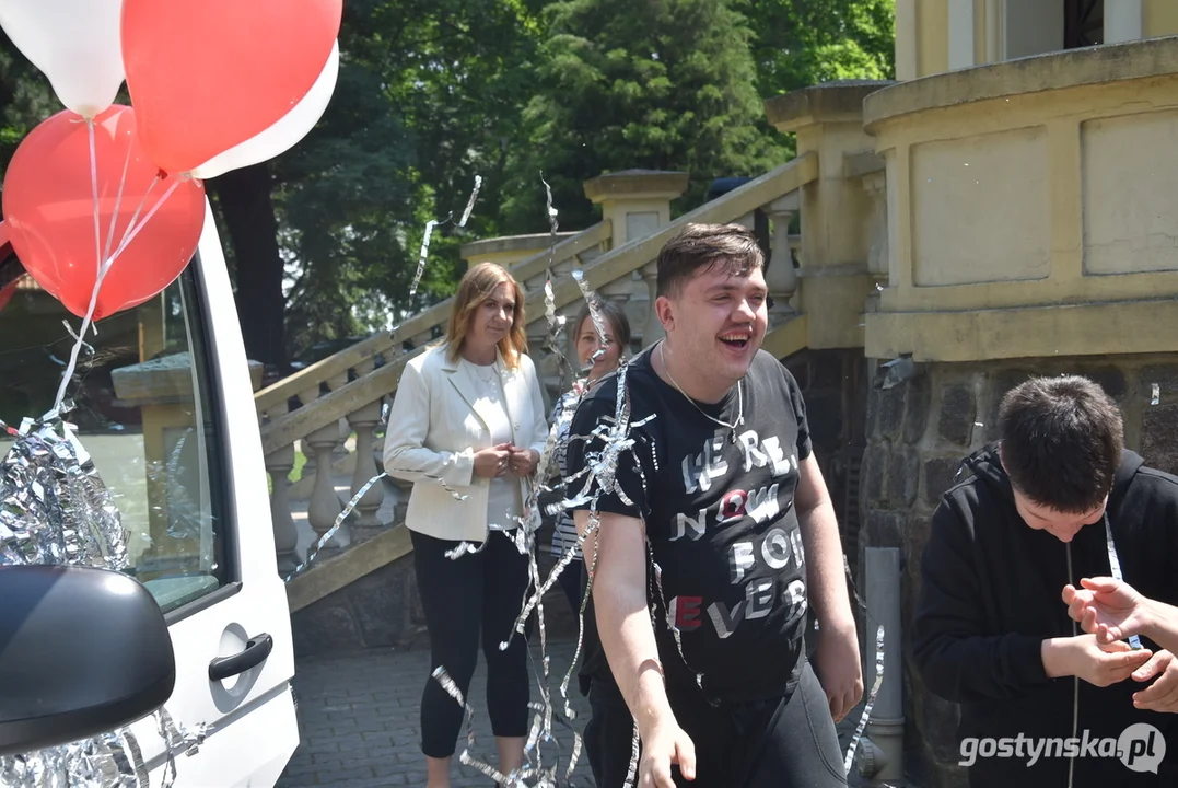 Przekazanie nowego samochodu dla DPS Chwałkowo