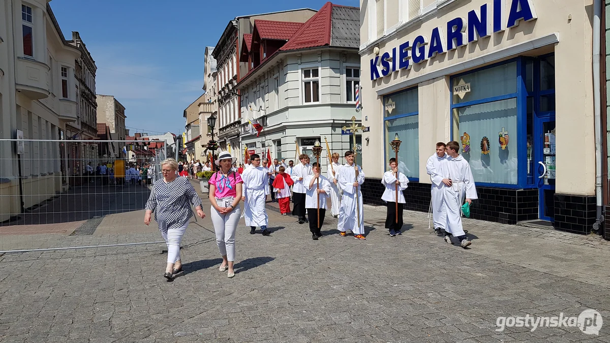 Gostyń - Boże Ciało 2023 - procesja ulicami miasta