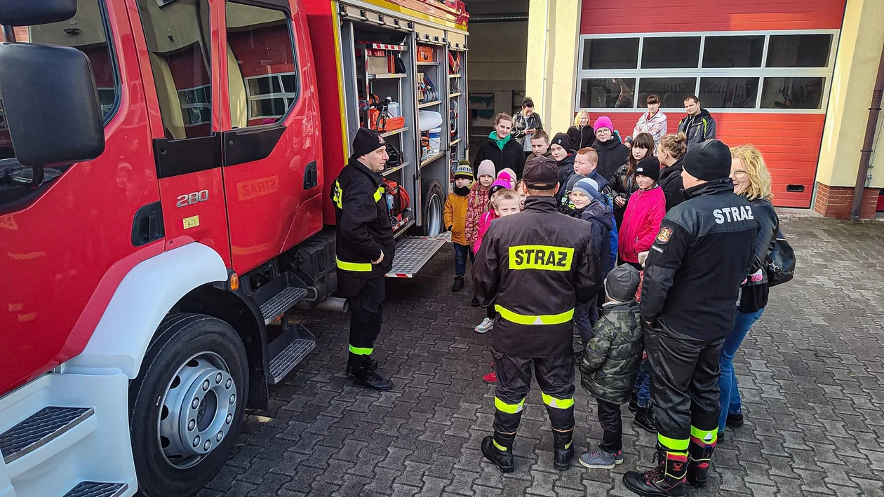 Kuklinów. Młodzi strażacy odwiedzili Komendę Powiatową PSP