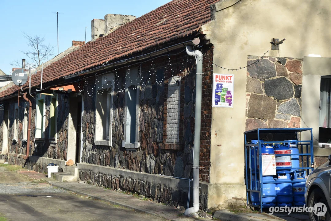 Gmina Gostyń po tzw. wspólnocie wsi Daleszyn przejęła las, grunty rolne i nieużytki, a także budynek mieszkalny