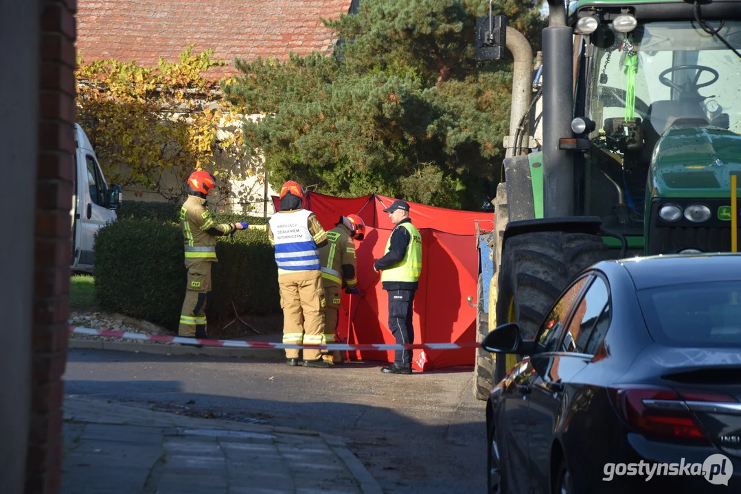 Wypadek śmiertelny w Żytowiecku. Mężczyzna przejechany przez ciągnik