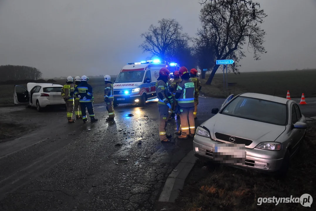 Zderzenie trzech osobówek na trasie Gostyń-Poniec