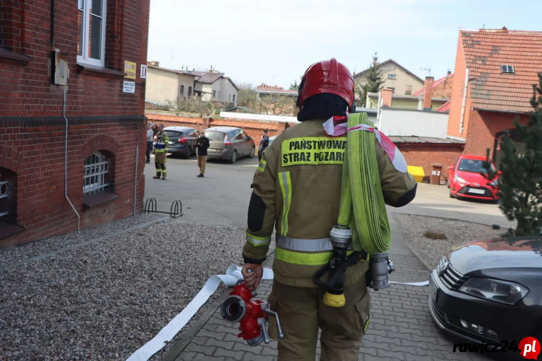 To nie były ćwiczenia. Zadymienie na terenie przedszkola w Bojanowie (ZDJĘCIA) - Zdjęcie główne