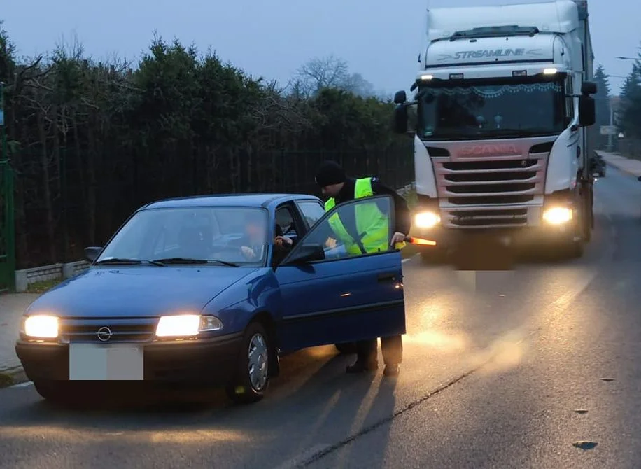 Policjanci sprawdzali trzeźwość kierowców w Pleszewie [ZDJĘCIA] - Zdjęcie główne