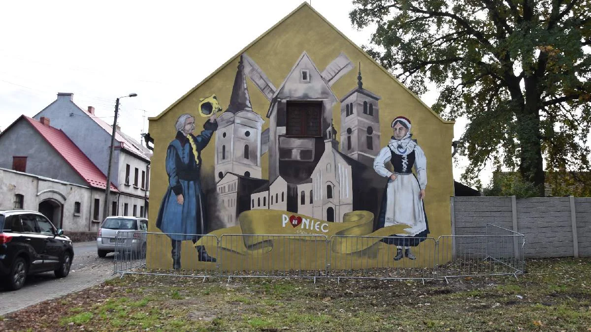 Mural przy kościele pw. Chrystusa Króla w Poniecu. To już czwarta taka wizytówka miasta - Zdjęcie główne