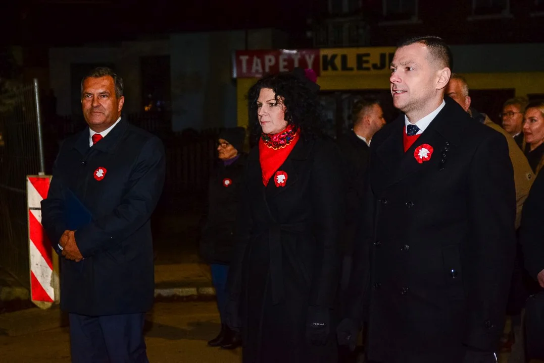 Obchody Święta Niepodległości w Jarocinie. Capstrzyk w parku mjr. Zbigniewa hr. Ostroroga-Gorzeńskiego