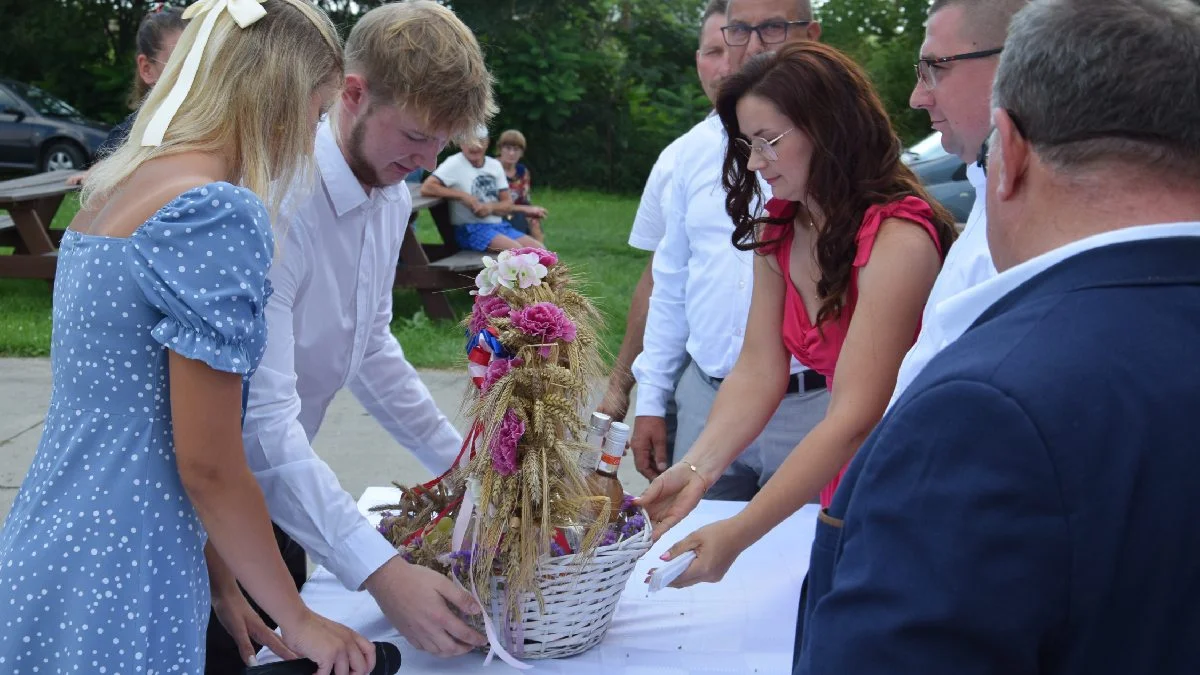 Dożynki w Domachowie 2024. "Bliźniakowi" sołtysa ukradli buty, jeden po drugim - Zdjęcie główne