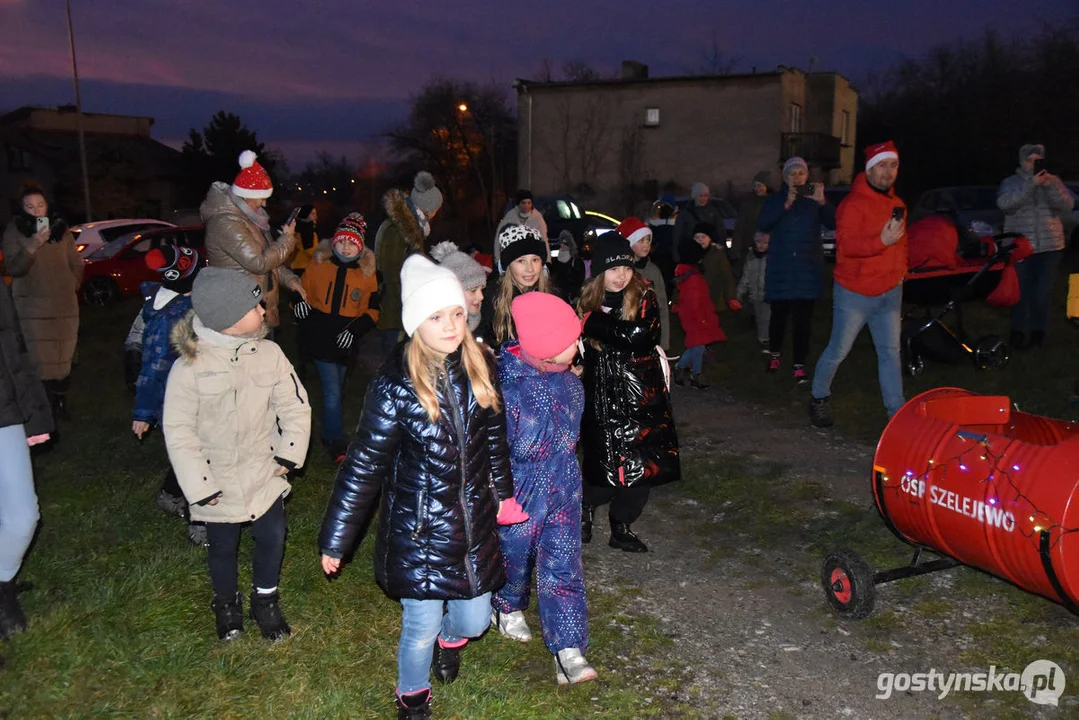 Święty Mikołaj rozdawał prezenty na Osiedlu Prawobrzeżnego Gostynia