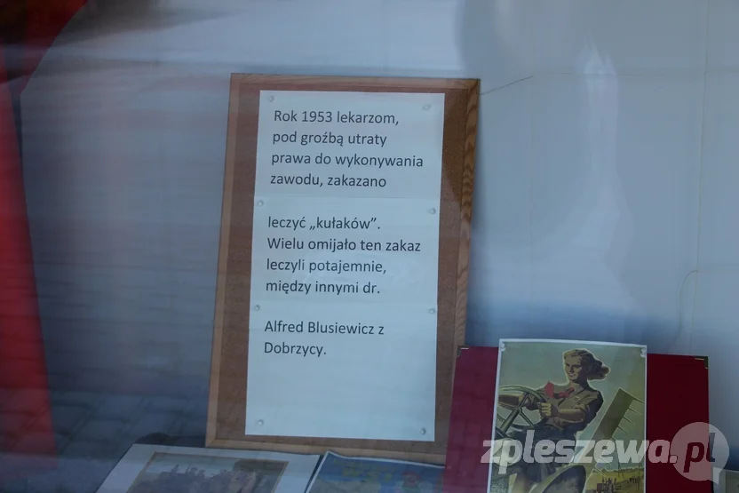 Wystawa w siedzibie PiS o zrzutach broni i kolektywizacji wsi