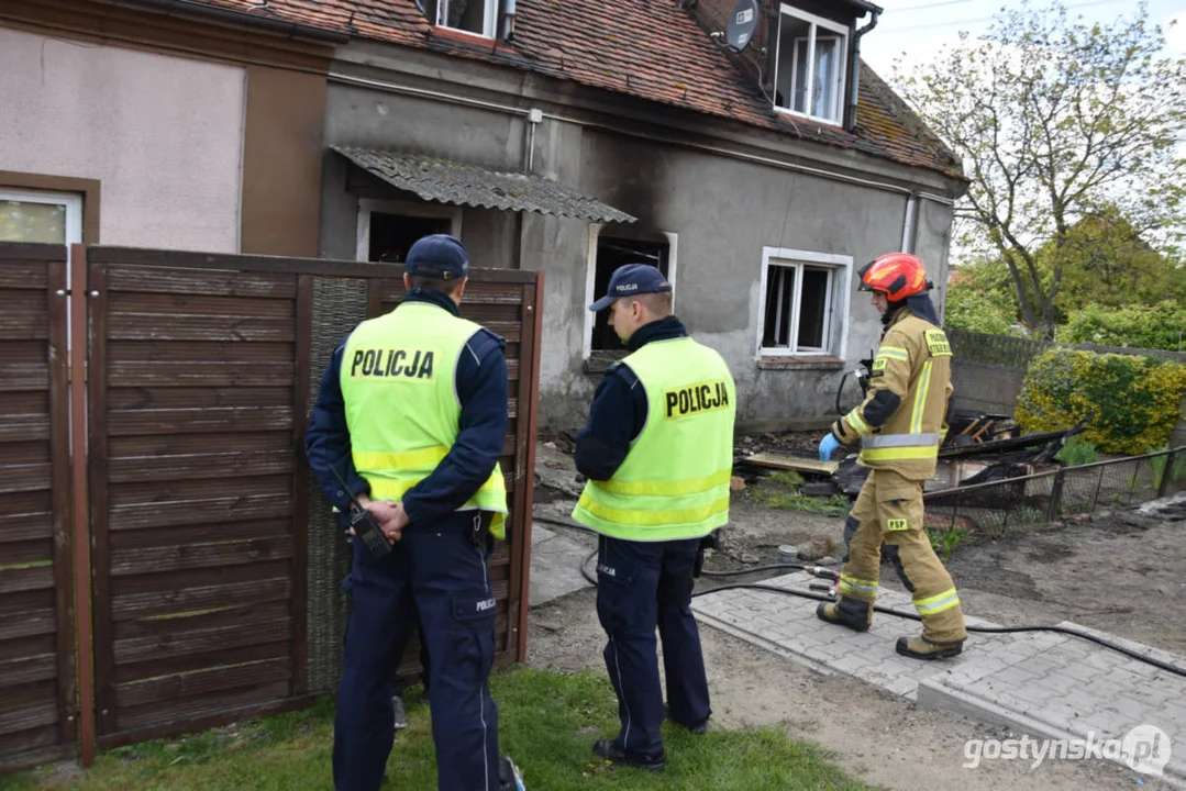 Groźny pożar w Łęce Wielkiej. Mieszkanie spłonęło doszczętnie