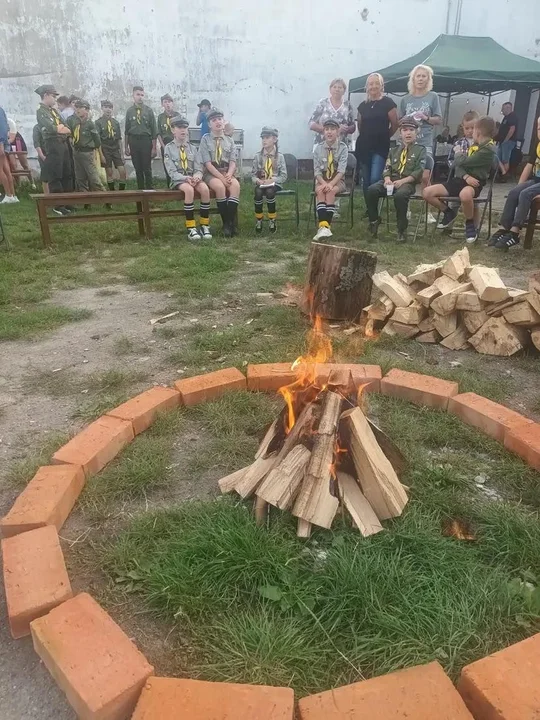 Biesiada sąsiedzka z harcerzami w Brzeziu