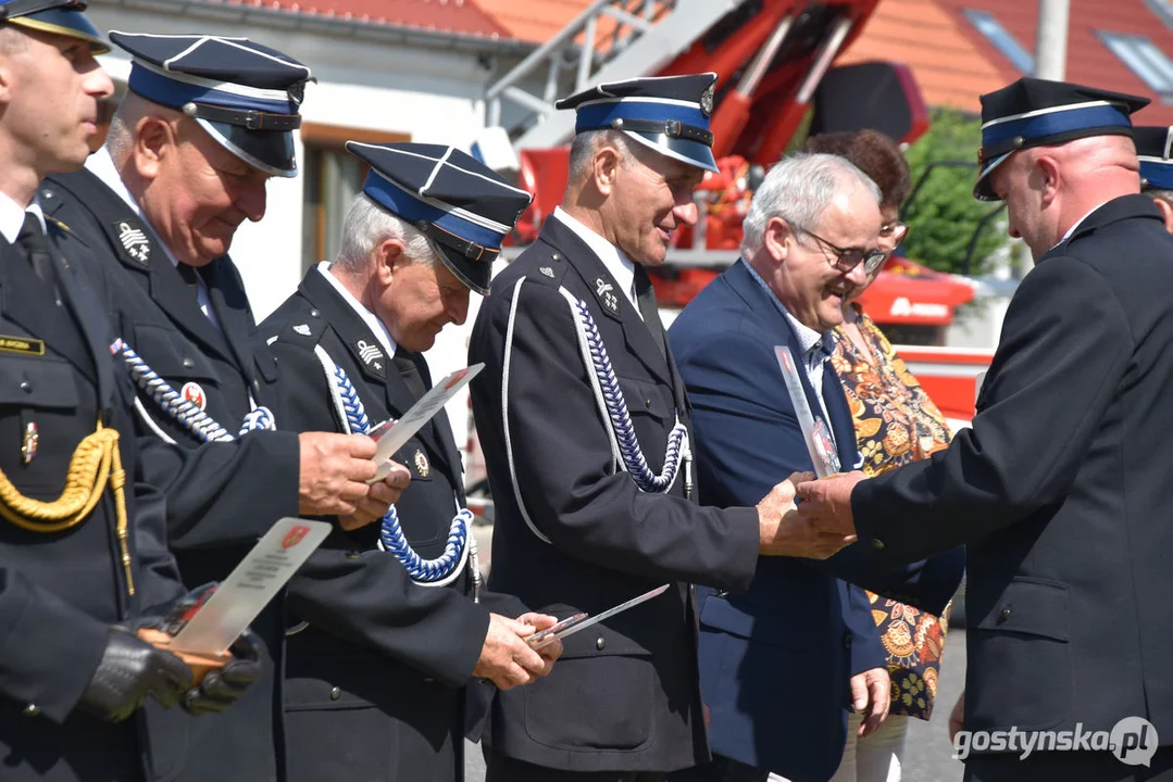 Przekazanie wozu strażackiego dla jednostki OSP w Pogorzeli