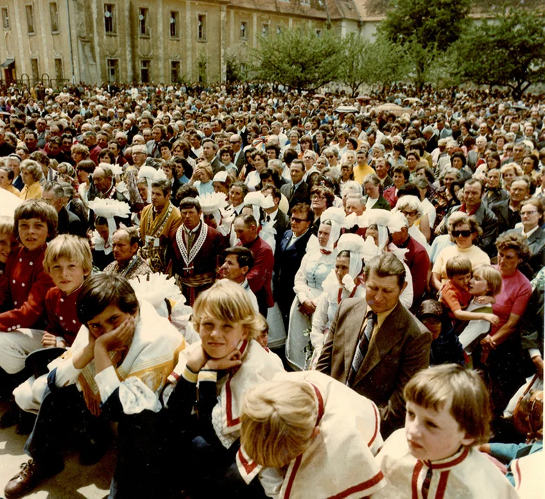 Wizyta  arcybiskupa krakowskiego, kardynała Karola Wojtyły w Gostyniu. 50-lecie koronacji Obrazu Matki Bożej Świętogórskiej - 1978 r.