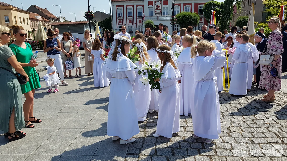 Gostyń - Boże Ciało 2023 - procesja ulicami miasta