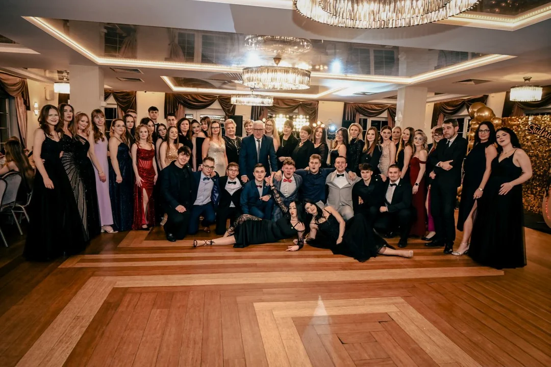 Wyjątkowa noc w restauracji Walcerek. Maturzyści z Branżowej Szkoły II stopnia bawili się na studniówce - Zdjęcie główne