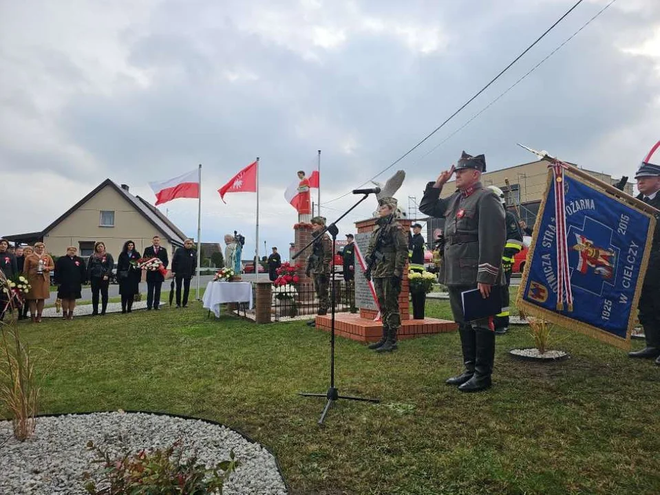 W Osieku stanął pomnik upamiętniający mieszkańców wioski walczących o niepodległość [ZDJĘCIA] - Zdjęcie główne