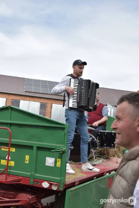 "Niedźwiedzie" wróciły do Zalesia - wesoły śmigus-dyngus