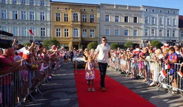 Krotoszyn. Spotkanie z Łukaszem Kaczmarkiem. Tłumy witały wicemistrza olimpijskiego [ZDJĘCIA] - Zdjęcie główne