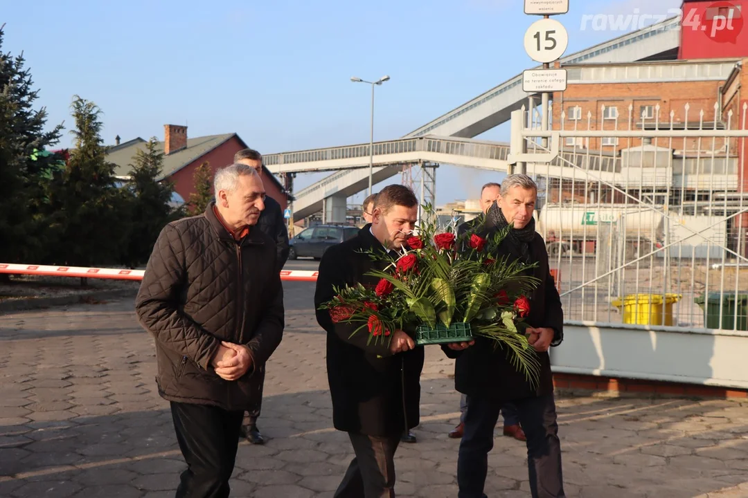 Miejska Górka. Odsłonięcie tablicy z okazji 100-lecia działalności Związku Plantatorów Buraka Cukrowego