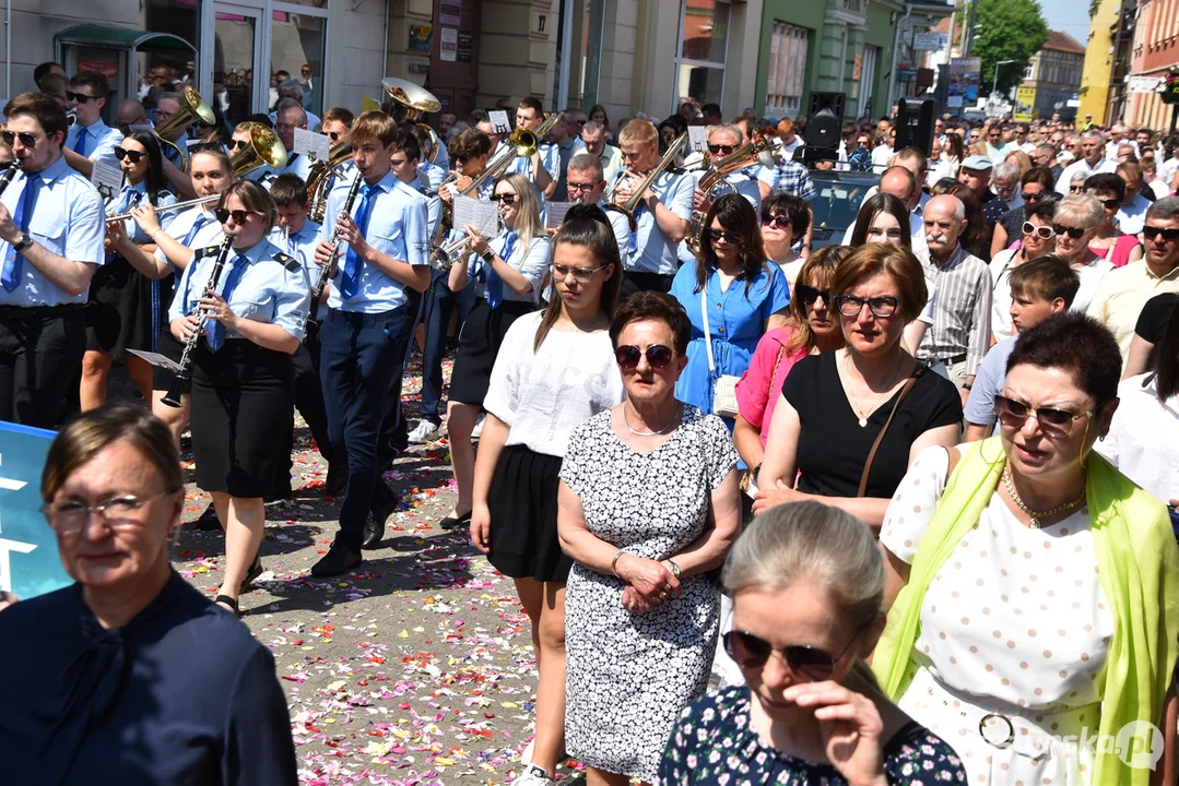 Gostyń - Boże Ciało 2023 - procesja ulicami miasta