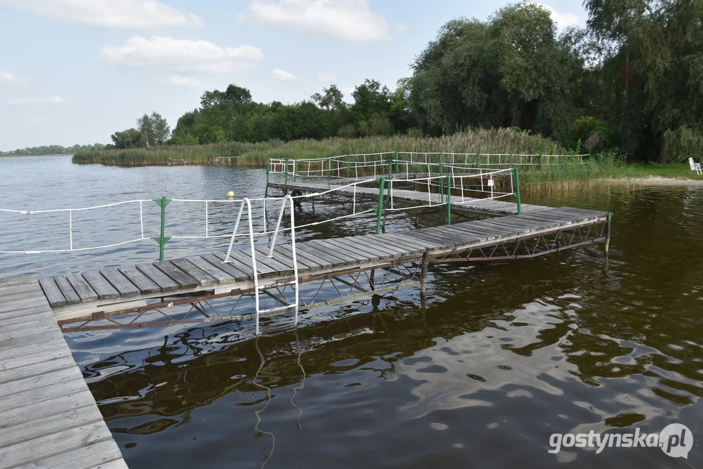 Gostyńska plaża nad jeziorem w Dolsku