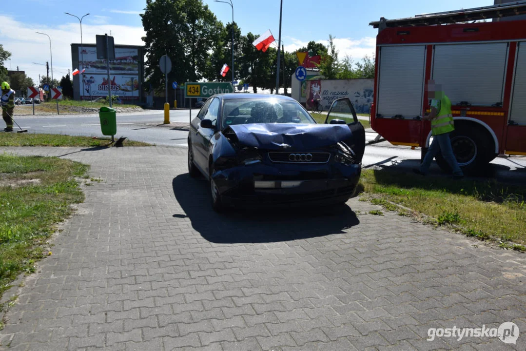 W Krobi samochód osobowy zderzył się z ciężarówką