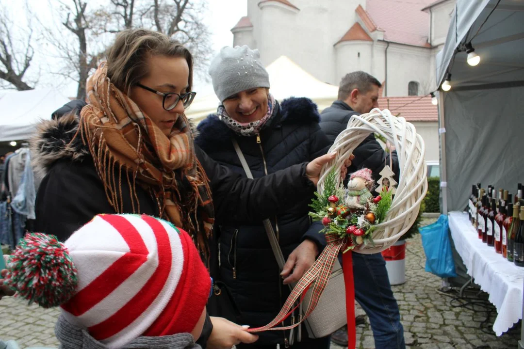 W Jarocinie trwa Jarmark Świąteczny. Zobacz, co można kupić