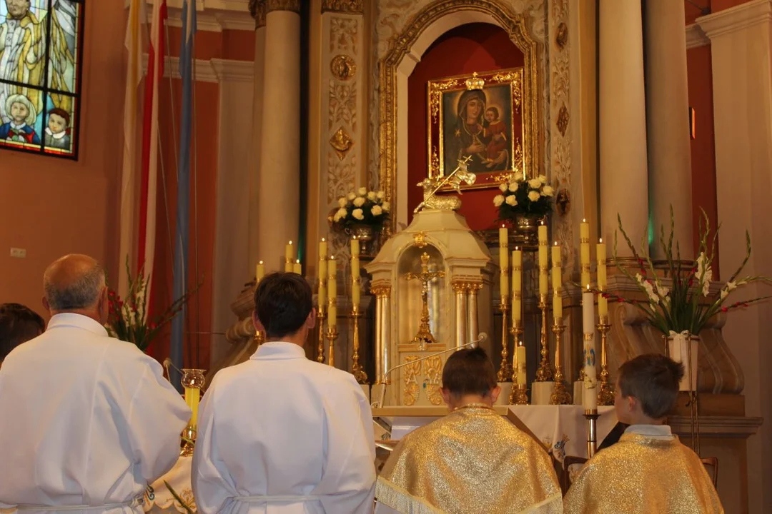 Uroczystość Matki Bożej Cieleckiej w parafii św. Małgorzaty w Cielczy z zawierzeniem KGW z gminy Jarocin