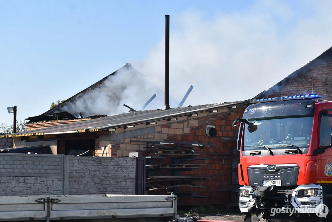 Pożar hali zakładu ślusarskiego w Czeluścinie