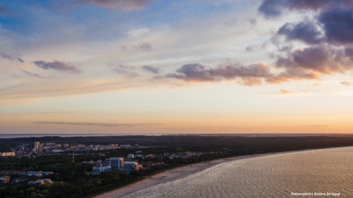 Świnoujście słynie z najszerszej plaży. Ciągnie się przez 10 kilometrów