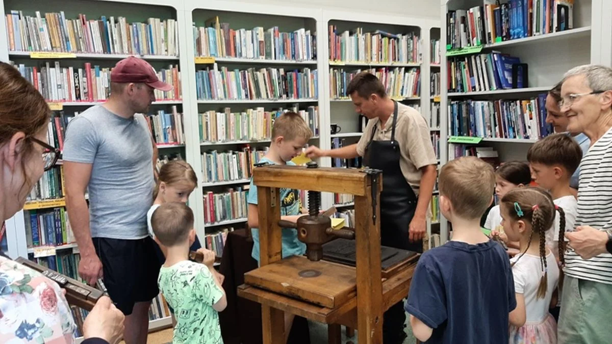 Jak za czasów Gutenberga. Wyjątkowe warsztaty w Bibliotece Publicznej w Jarocinie